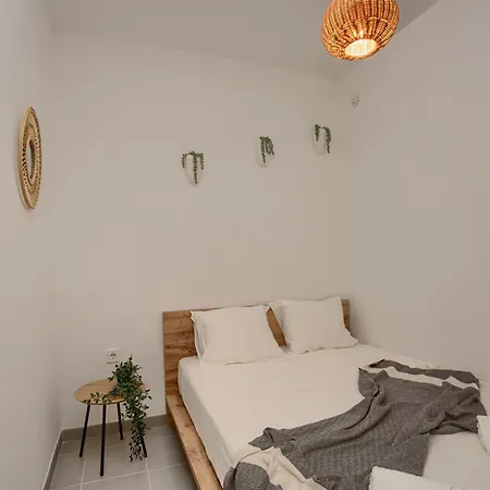 Apartman Awesome In With Kitchen *